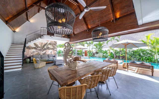 Exclusive Villas Complex, 8 BR, Canggu With Staff