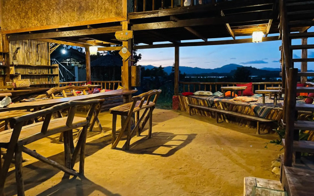 Jungle bar Resto & Cottages