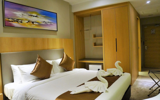 Greens Hotel & Suites