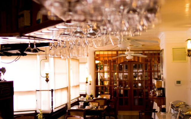 Hotel & Suites Aliana