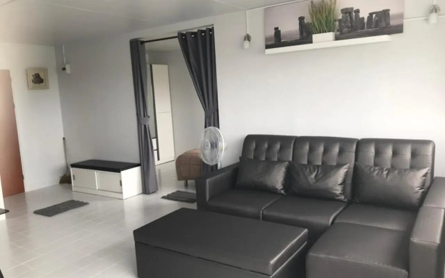 T11 Popula Condo by Prathomlerk