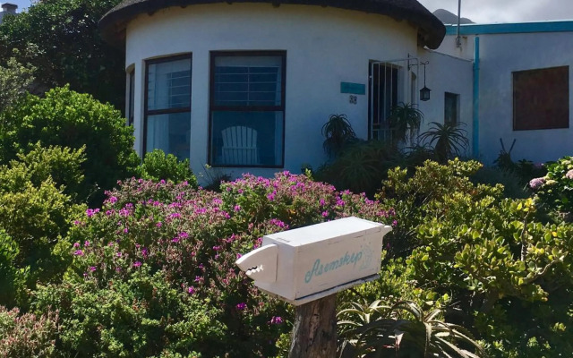 Rondawel with sea view