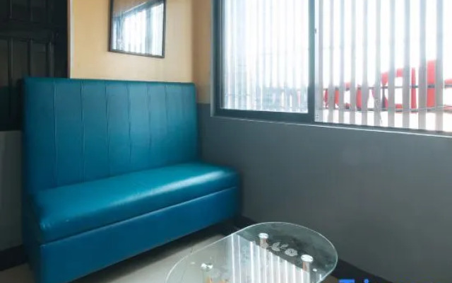 OYO 490 V-cat Apartelle