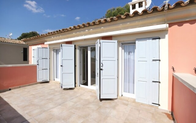 Luxury Villa Located In The Exclusive Area Of Finestra