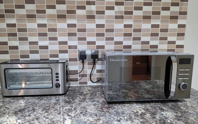 Spacious 3 Bed 2 Baths Free Wifi Central Location