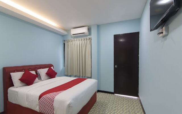 OYO 1136 PD Star Hotel