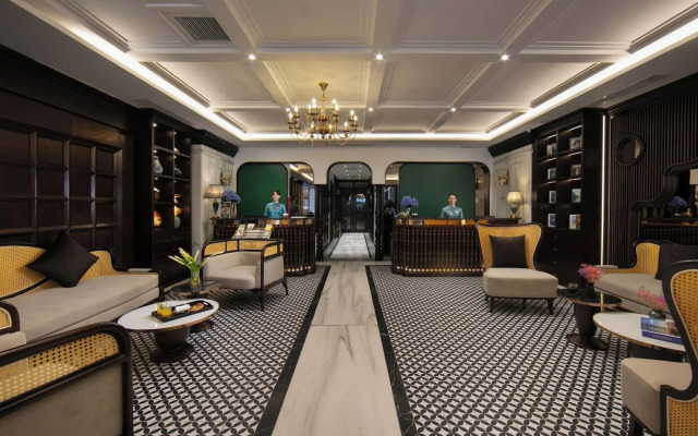 May de Ville Crown Hotel