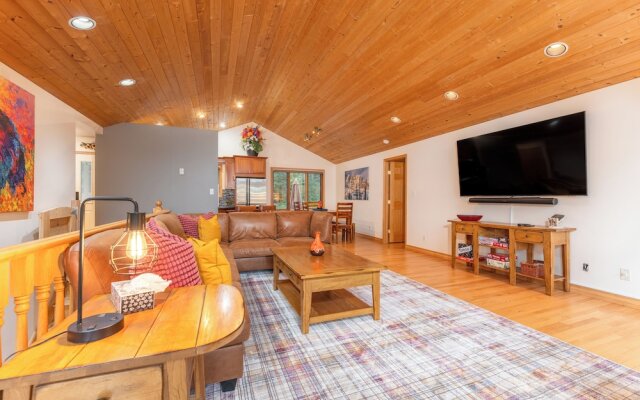 Mountain Chalet 2Min to Jasper Park Gate