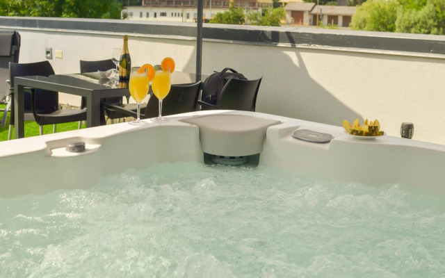 Roof Apartment ART-PE