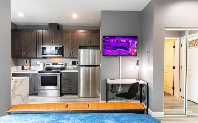 Professionals-restaurants-fastwifi-a C-desk- Pets