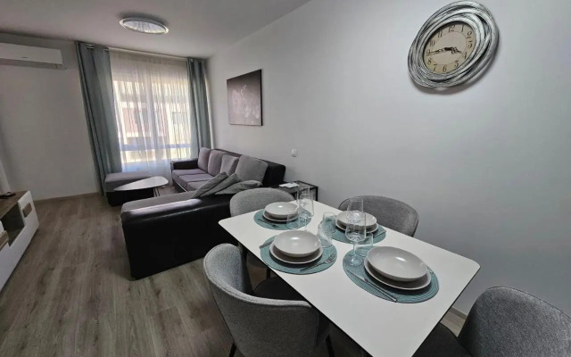 Cozy and Functional Business One-Bedroom Apartment