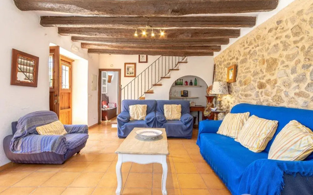 Traditional Charm With Private Pool