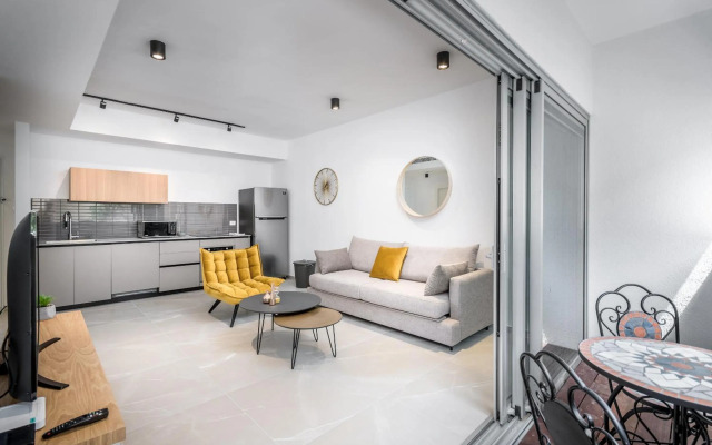 Stunning 1 BDR with balcony on Sheinkin st