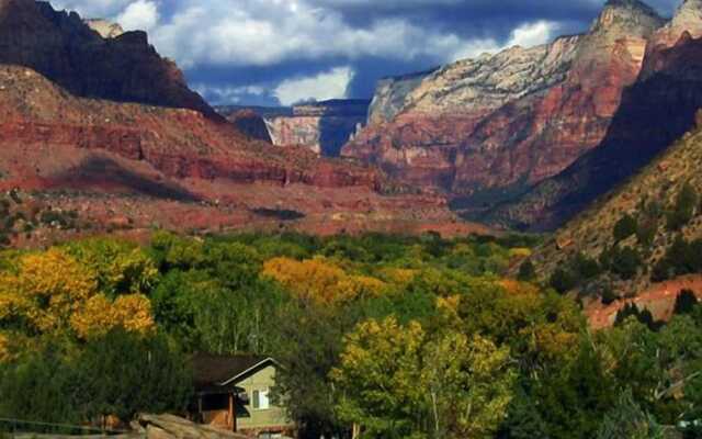 Canyon Vista Lodge