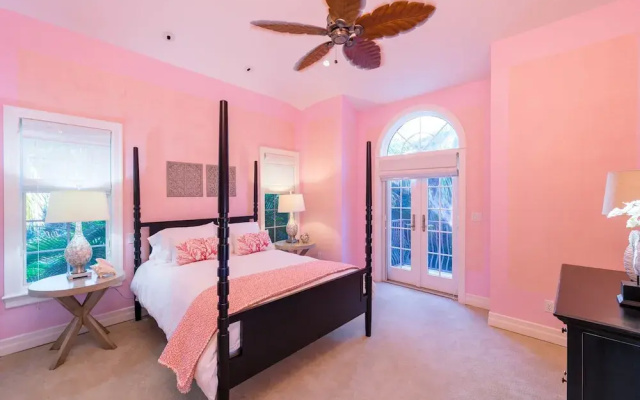 Waterfront Pink House With Private Dock Pool