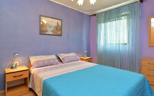 Apartment 498