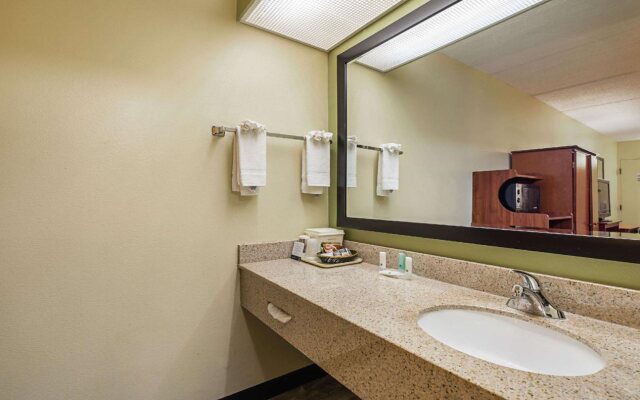 Quality Inn Airport - Southeast