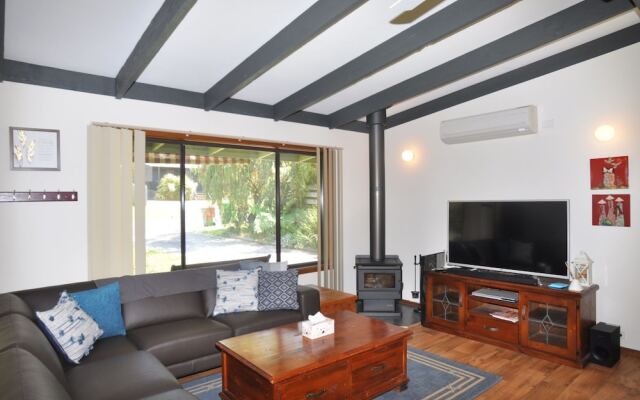 Inlet Dreaming - Free Wifi