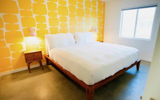 Premium Suite, King Bed With Sofa Bed, Pool View