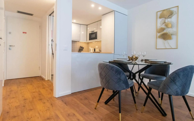 Stunning Apartment w/ Free Parking by LovelyStay