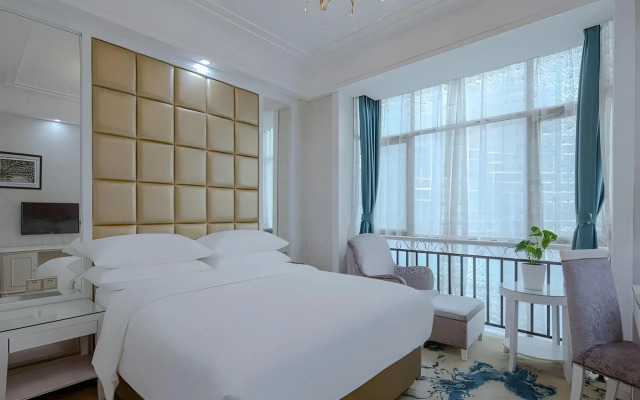 Vienna Hotel (Liuyang River Bridge Pedestrian Street)