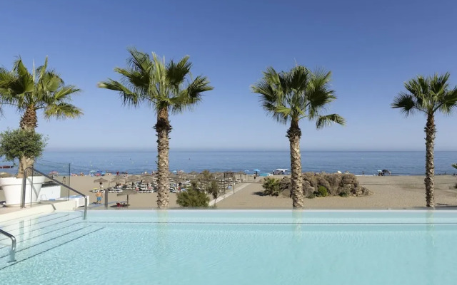 Elegant Luxury Suite With Terrace in Higueron