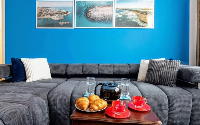 Modern & Stylish Apt of City 5min Beach