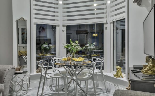 The Apartment, Luxury for up to 4 Guests