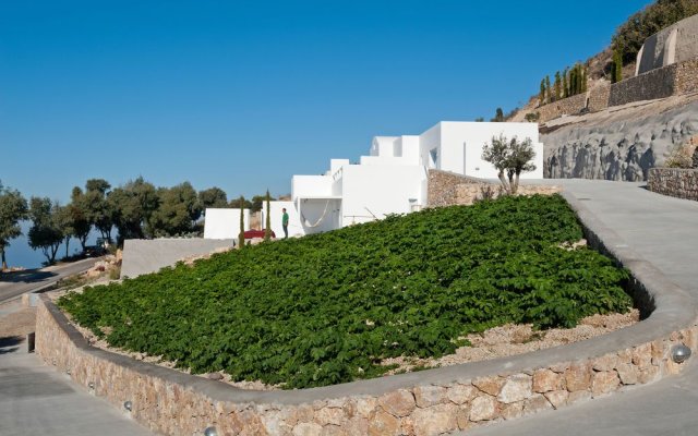 Santorini Heights Suites