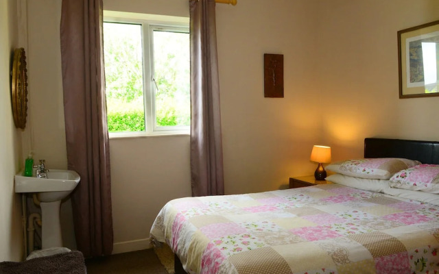 4-bed Cottage in Co. Galway 5 Minutes From Beach