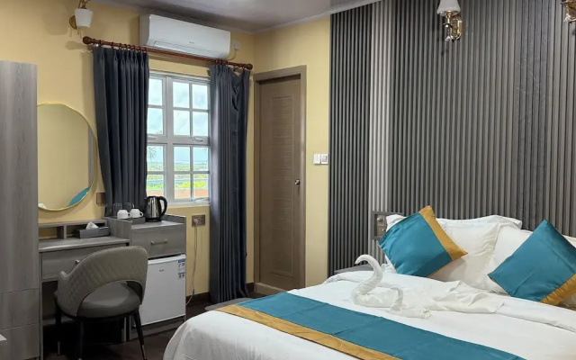 Breeze Haven Surf Retreat