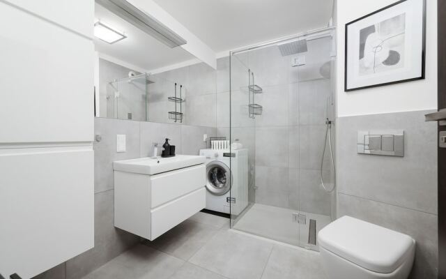 Apartment Dmowskiego by Renters Prestige