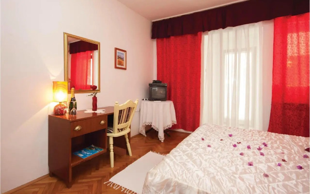 Three-Bedroom Apartment in Brodarica