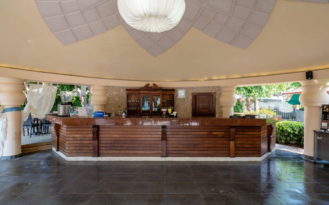 Palmeras Beach Hotel