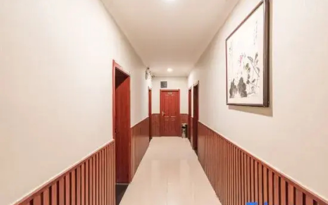 Xinzheng Longgang Holiday Hotel
