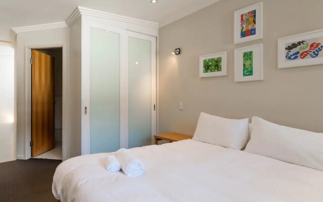 Quiet Terrace Townhouse on the City Fringe