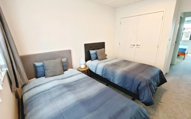 Stunning Townhouse - Walking to Botany Shopping Center