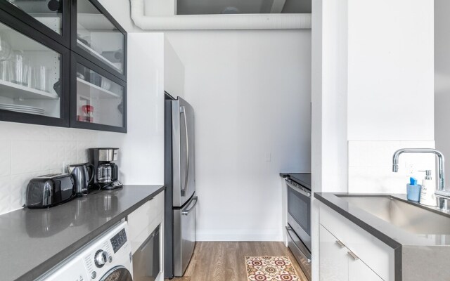 GLOBALSTAY. Dundurn LOFTS. Free parking