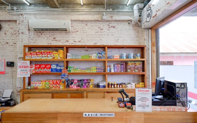 Omar Hotel by Reddoorz