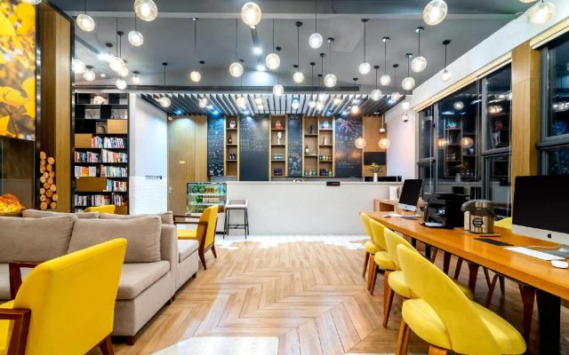 Little Lujiazui Atour Hotel