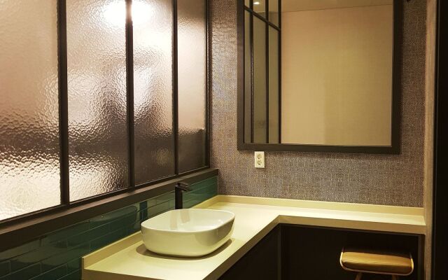 Joy Hotel