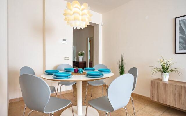 Large Terrace Apartment and near the Pool Ref 38