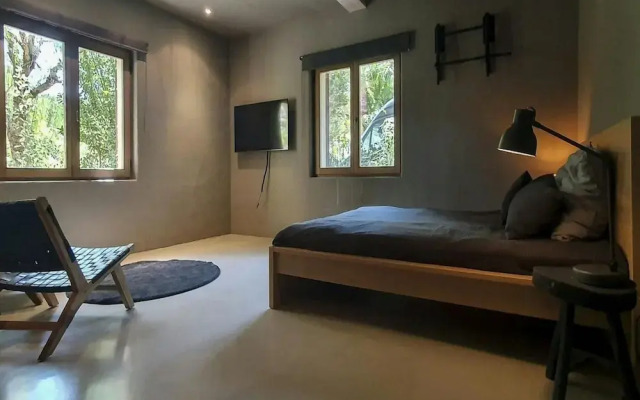 Holiday Home With Wooden-beamed Patio