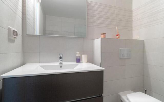 HolySuite J Tower