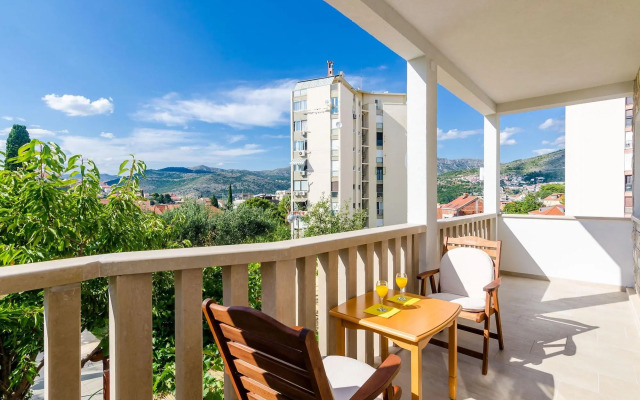 Apartments & Rooms V&M