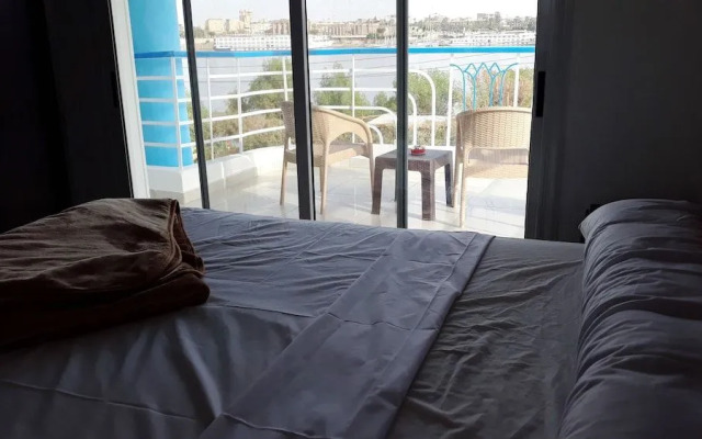 Hofni Palace Nile Niew