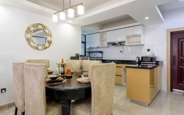 Stay.Plus Splash of Glam Lavington