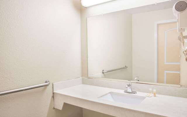 Days Inn by Wyndham Bastrop