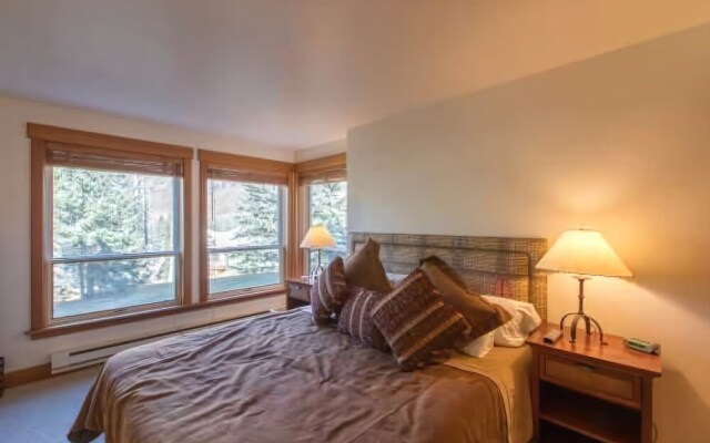 4-Bedroom 4-Bath ski-in/ski-out Condo in Vail