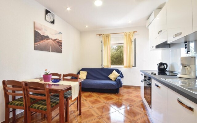 Amazing Home in Mimice With Wifi and 2 Bedrooms